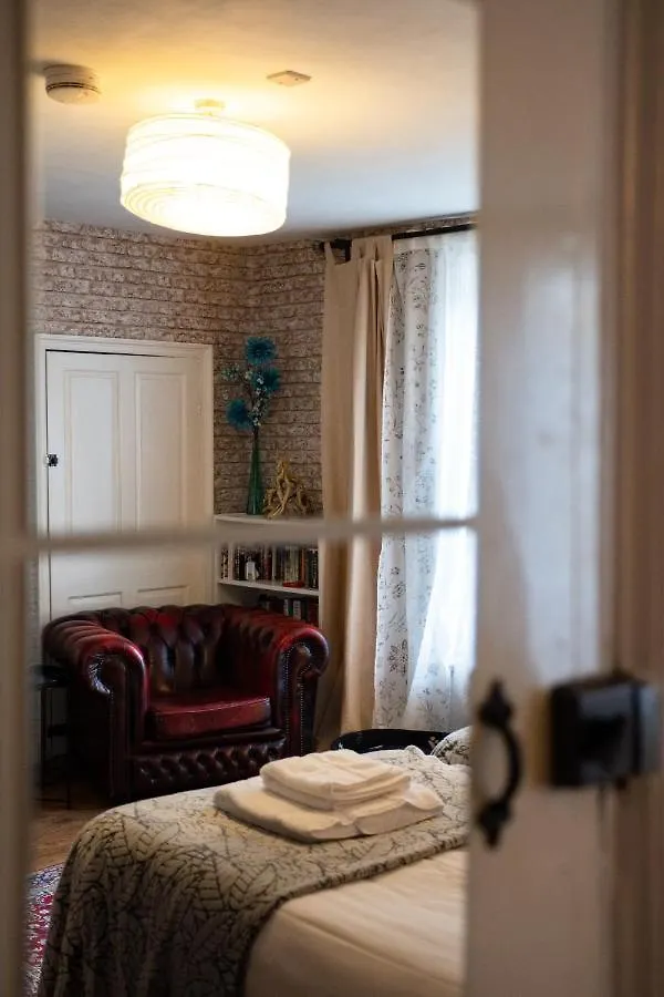 Laburnum Guest House At Bistro En Glaze Wylam 3*,