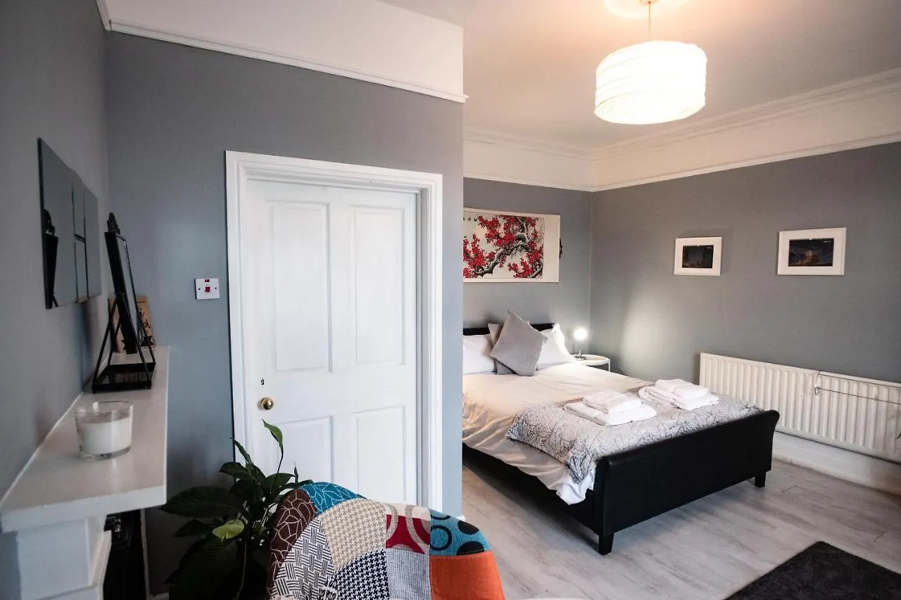 Laburnum Guest House At Bistro En Glaze Wylam
